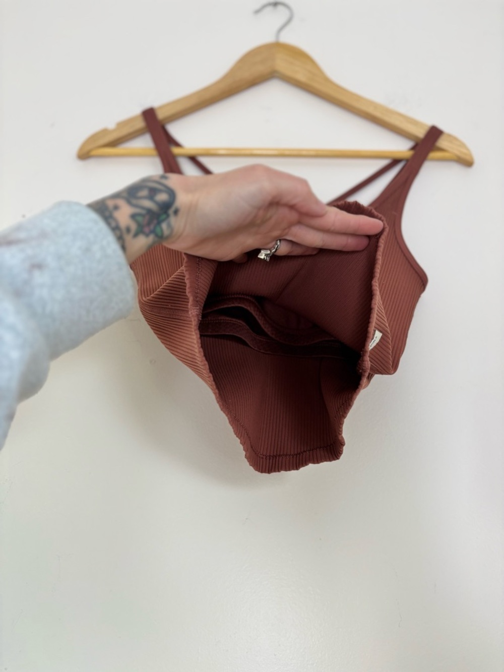 Vuori Rib Crop Tank In Rust - Picture 7 of 9